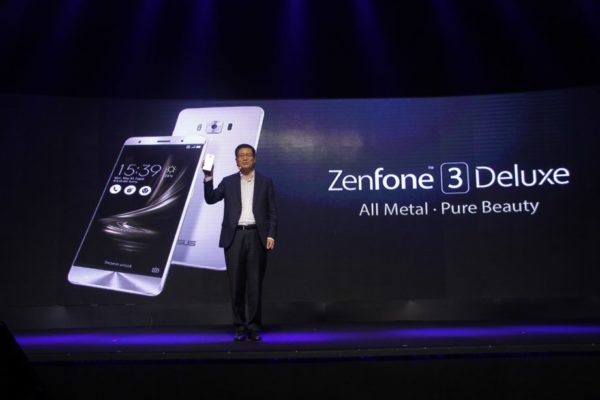 ASUS Global CEO Jerry Shen unveils the new Asus ZenFone 3 Deluxe during the Philippine launch. 
