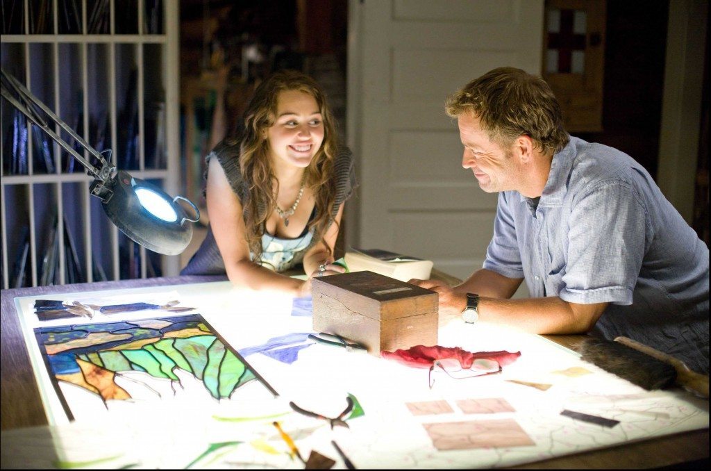 Miley Cyrus and Greg Kinnear in THE LAST SONG.