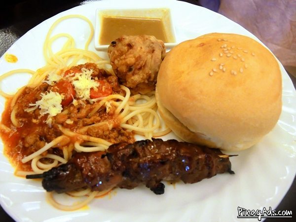 Kids' meal: spaghetti, burger, chicken and pork barbecue 