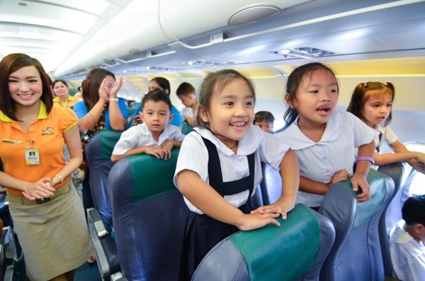 Young students enjoyed their first experience aboard an aircraft with GMA Kapuso Foundation and Cebu Pacific’s “Dreams on Flight” project.