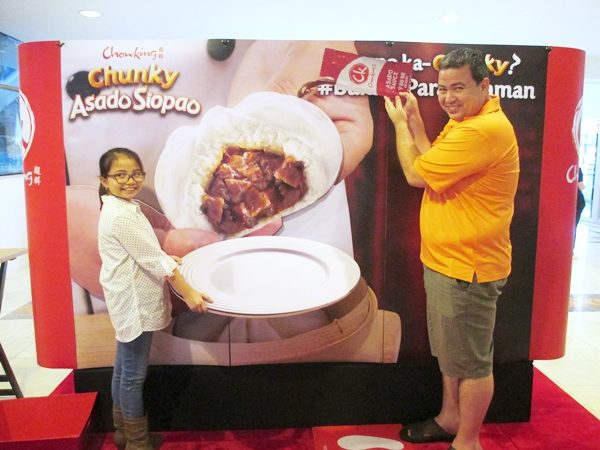 Customers playfully posed at the trick art station to capture their delicious encounter with the Chowking Chunky Asado Siopao.