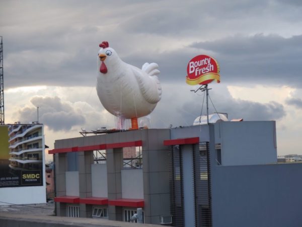 One of Bounty Fresh’s giant chicken installations located at EDSA-Magallanes (south bound) has brought smiles to motorists.